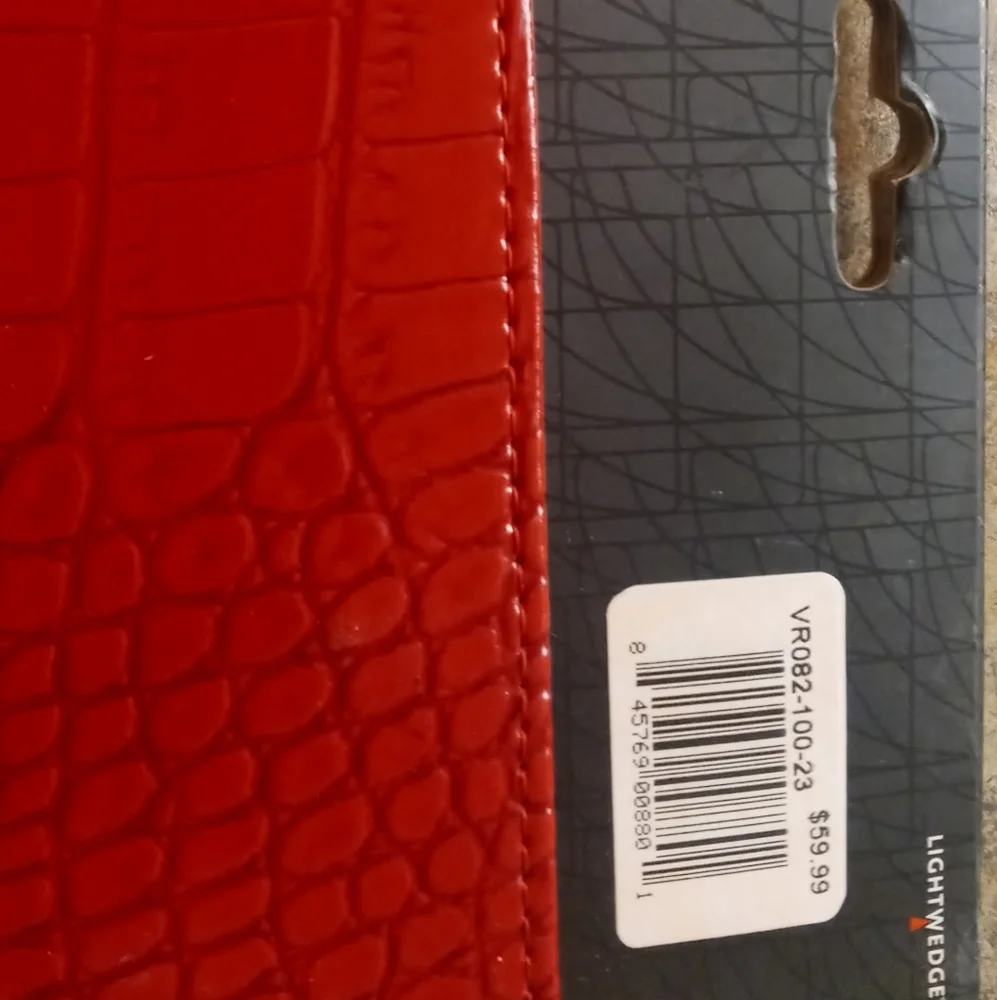 Varso Darwin cover for ipad or unversal tablets red croc skin - Picture 7 of 8